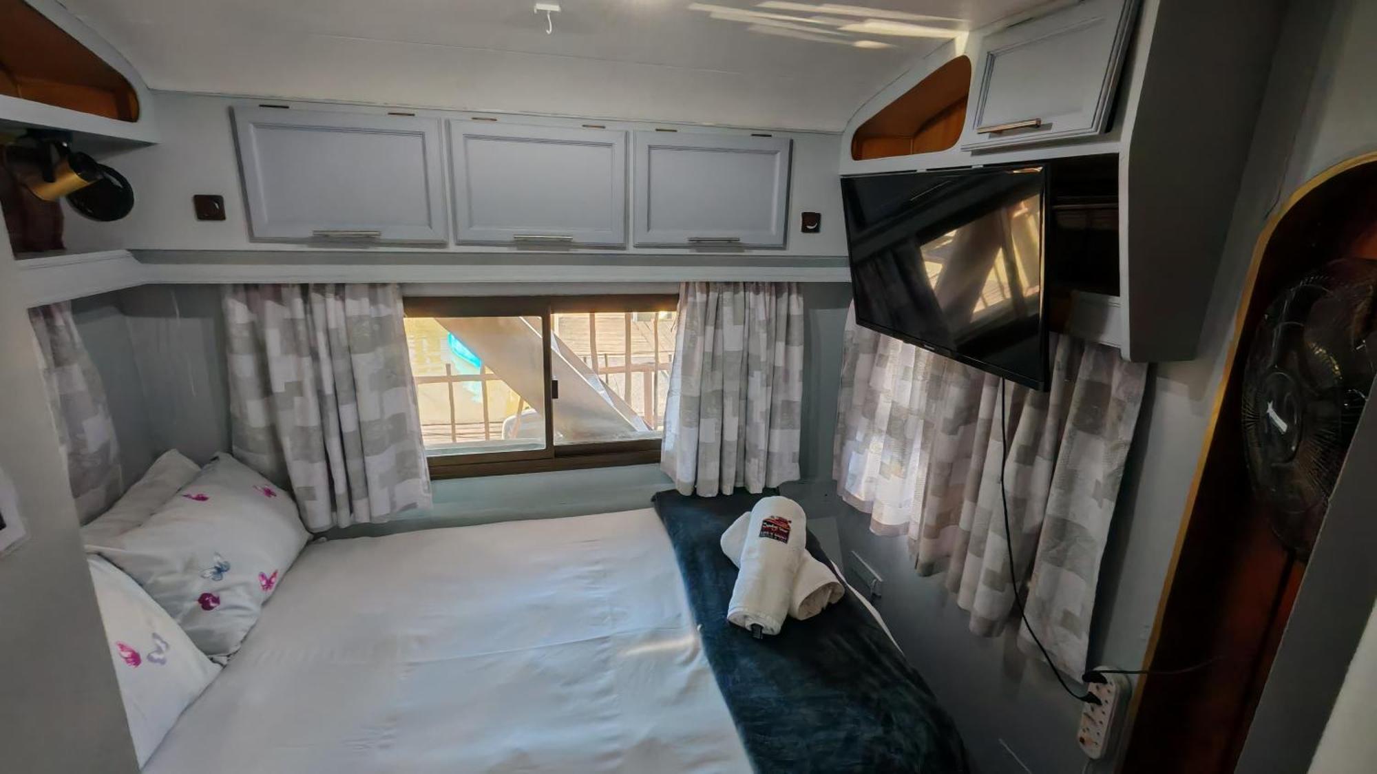 Maggie May House Boat - Colchester - 5Km From Elephant Park Exteriér fotografie